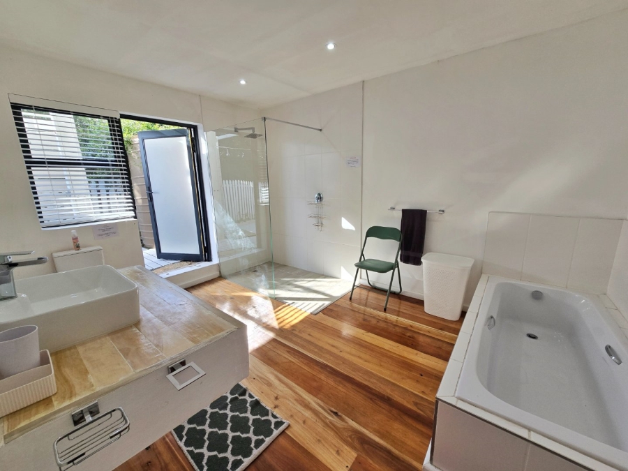 7 Bedroom Property for Sale in Kingfisher Creek Western Cape